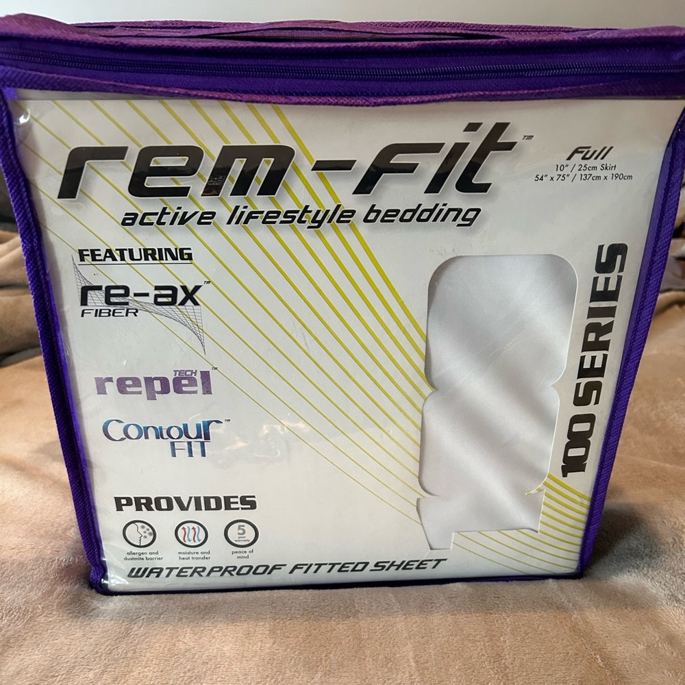 Mattress Protector-Waterproof for Full size bed.Still in packaging -never used.